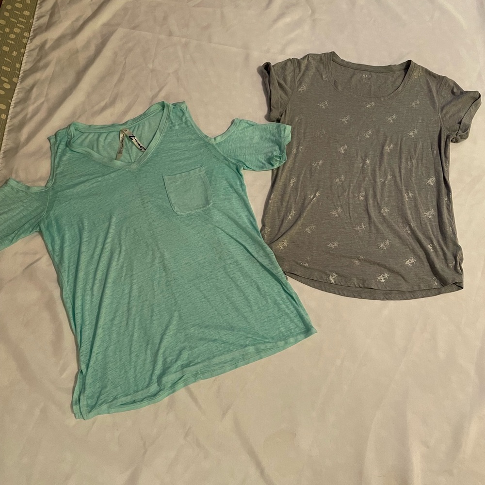 a.n.a Gray Tee and Seven7 Mint Green Cold Shoulder Sheer‎ Tee, Size Medium